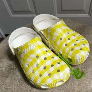 Crocs Classic Yellow Gingham in Daylily colorway Slip-On Clogs Sz W6/M4